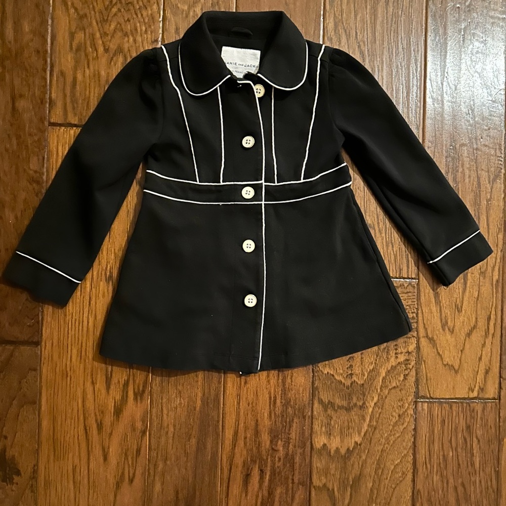 Complete your little one’s outfit with a super chic coat.